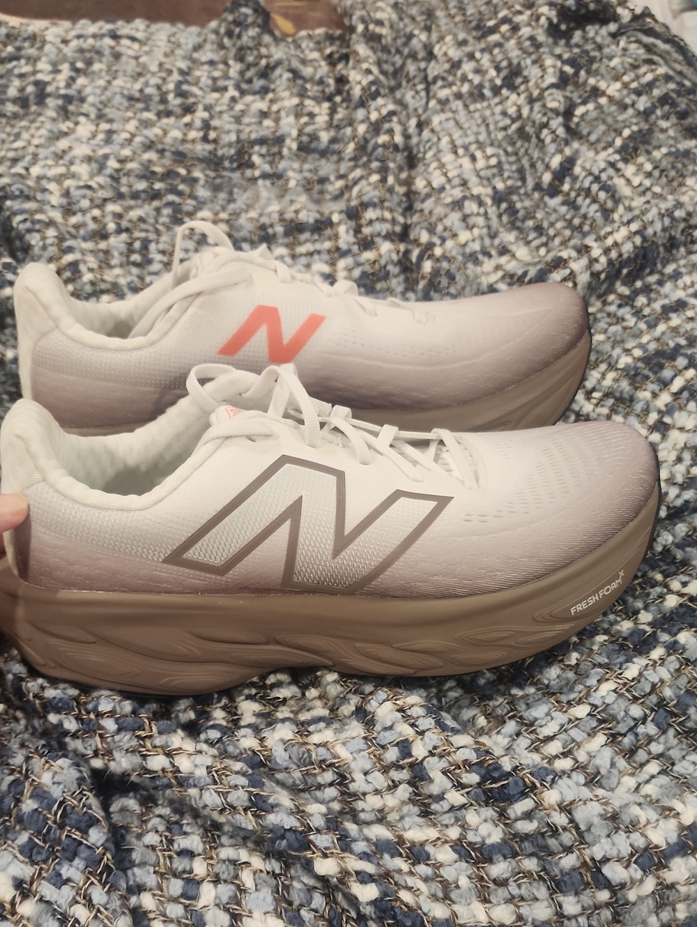New Balance Women's White and Taupe Athletic Running Shoes with Coral Logo Sz.10